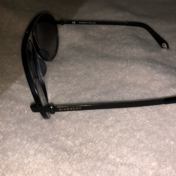 Givenchy sunglasses - Picture 3 of 4